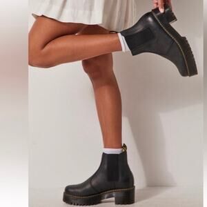 Dr Martens Rometty Lloyd
Vintage Smooth Black Leather
Chelsea Boots size 8